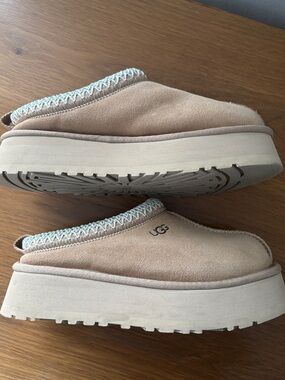 UGG Women's Platform Tazz in Sand
